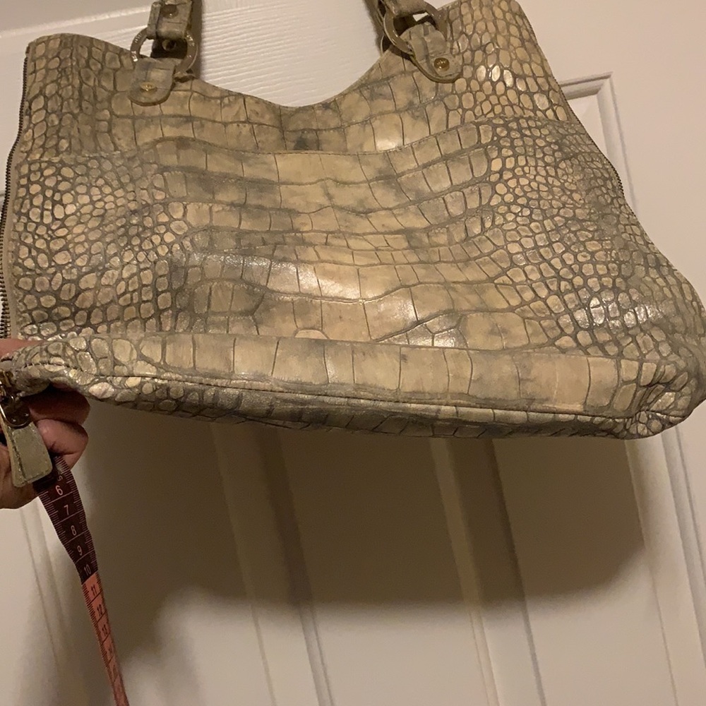 Tan leather bag with magnetic closure